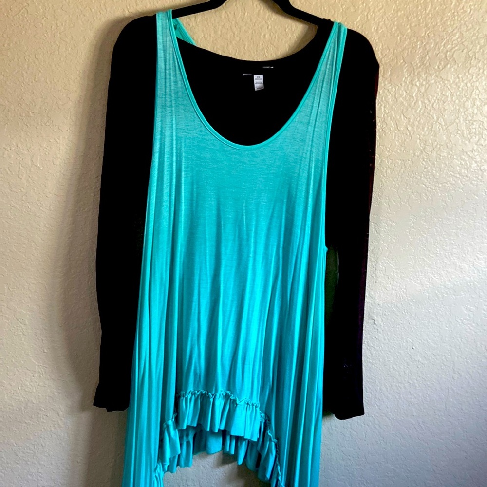 Women’s new without tags brown under shirt 2xl.  Mint tunic 1xl.